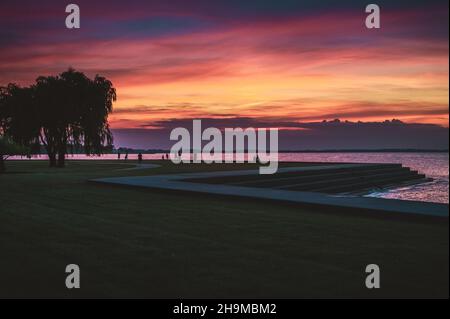 Coucher de soleil sur le parc national de Maumee Bay Banque D'Images