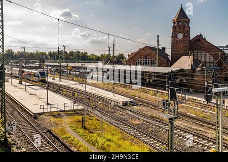 GIESSEN, ALLEMAGNE - 2021 04 09: GARE centrale DE GIESSEN depuis Giessen en Allemagne. Banque D'Images