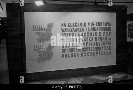 Varsovie, 1948-11.Wystawa edukacyjna nt. Profilaktyki przeciwgruŸliczej, W Domu Medyka przy ulicy W. Oczki 7.Dok³adny dzieñ wydarzenia nieustalony. bk PAPVarsovie, novembre 1948.Exposition éducative sur la prévention de la tuberculose à la maison de la médecine au 7, rue W. Oczki. bk PA Banque D'Images