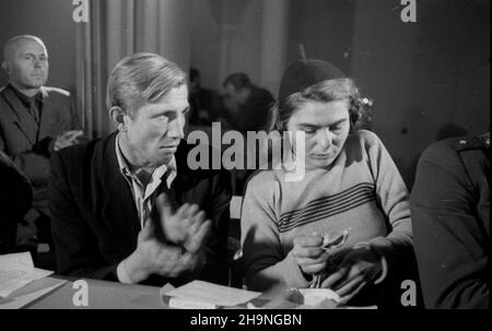 Varsovie, 1948-11-14.Obrady konferencji kó³ Polskiej Partii Robotniczej dzielnicy Warszawa-Po³udnie.Na konferencji wybrano delegatów na Kongres Zjednoczeniowy PPR i Polskiej Partii Socjalistycznej (PPS). bk PAPVarsovie, le 14 novembre 1948.Débats de la conférence des cercles de district du Parti ouvrier polonais du sud de Varsovie.La conférence a élu des délégués au Congrès d'unification du Parti ouvrier polonais et du Parti socialiste polonais. bk PAP Banque D'Images