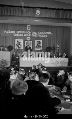 Varsovie, 1948-11-14.Obrady konferencji kó³ Polskiej Partii Robotniczej dzielnicy Warszawa-Po³udnie.Na konferencji wybrano delegatów na Kongres Zjednoczeniowy PPR i Polskiej Partii Socjalistycznej (PPS). bk PAPVarsovie, le 14 novembre 1948.Débats de la conférence des cercles de district du Parti ouvrier polonais du sud de Varsovie.La conférence a élu des délégués au Congrès d'unification du Parti ouvrier polonais et du Parti socialiste polonais. bk PAP Banque D'Images