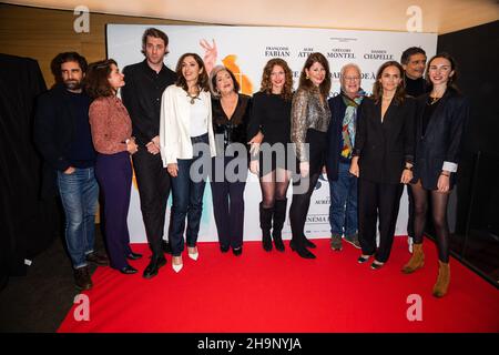 Gregory Montel, Aure Atika, Françoise Fabian, Directeur Aurelie Saada, Damien Chapelle,Bernard Murat, Pascal Elbe assiste à la première de Rose qui s'est tenue au cinéma Pathe Weppler à Paris, France, le 7 décembre 2021.Photo de David Boyer/ABACAPRESS.COM Banque D'Images