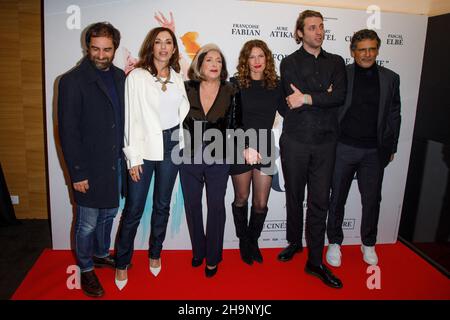 Gregory Montel, Aure Atika, Françoise Fabian, Directeur Aurelie Saada, Damien Chapelle,Pascal Elbe assiste à la première de Rose qui s'est tenue au cinéma Pathe Weppler à Paris, France, le 7 décembre 2021.Photo de David Boyer/ABACAPRESS.COM Banque D'Images