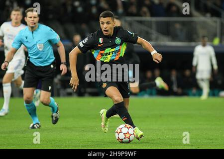 Alexis Sanchez d'Inter lors de la Ligue des champions de l'UEFA, match de football du Groupe D entre le Real Madrid et le FC Internazionale le 7 décembre 2021 au stade Santiago Bernabeu à Madrid, Espagne - photo: IrH/DPPI/LiveMedia Banque D'Images