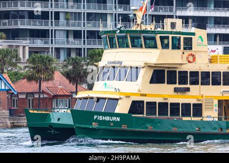 Sydney ferry MV Fishburn un ferry de première classe de flotte sur le port de Sydney se déplaçant vers le prochain quai de ferry, Sydney, NSW, Australie Banque D'Images