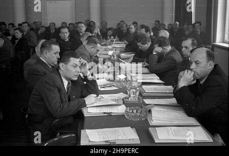 Varsovie, 1949-02-24.Obrady plenum Komisji Centralnej Zwi¹zków Zawodowych (KCZZ).NZ. sala obrad. msa PAPVarsovie, le 24 février 1949.Débats sur le plénum de la Commission centrale des syndicats (KCZZ).Photo : la salle de débat. msa PAP Banque D'Images