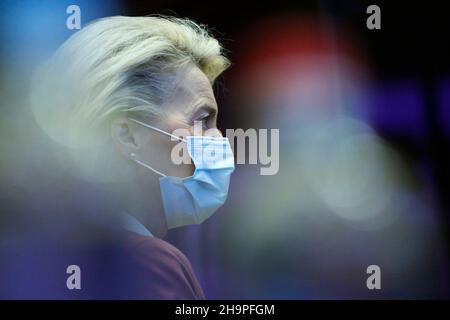 Bruxelles, Belgique.8th décembre 2021.Le président de la Commission européenne, Ursula von der Leyen, lors de la réunion des commissaires de l'UE à la Commission de l'UE à Bruxelles, Belgique, le 8 décembre 2021.(Credit image: © Valeria Mongelli/ZUMA Press Wire) Banque D'Images