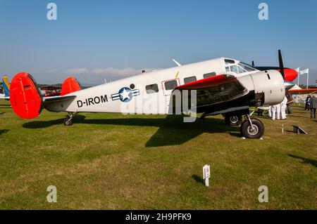 Beech E18S, Beech 18 (C-45), avion exposé dans la zone Freddie March Spirit of Aviation au Goodwood Revival 2014.1950s modèle Beechcraft 18 Banque D'Images