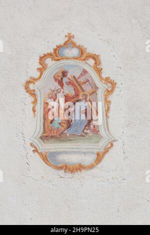 VAL GARDENA, ITALIE - 29 AOÛT 2019 : fresque de la petite église Saint-Giacomo de Val Gardena représentant un moment sur le chemin de la croix Banque D'Images