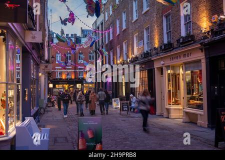 Royaume-Uni, Angleterre, Londres, Carnaby, Newburgh Street à Noël Banque D'Images