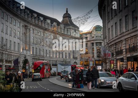 Royaume-Uni, Angleterre, Londres, Regent Street, illuminations de Noël Banque D'Images