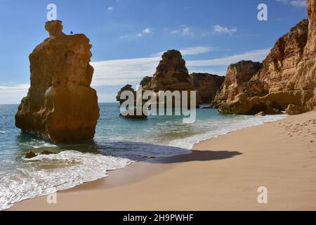 Plage Praia do Camilo Ponta da Piedade, grottes rocheuses, paysage de grottes, côte de l'Algarve, Lagos,Péninsule ibérique, Portugal Banque D'Images