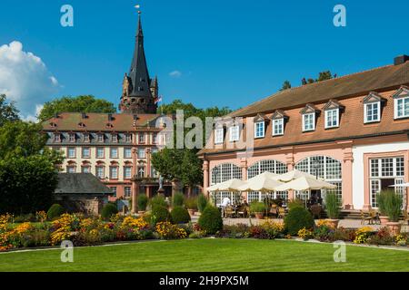 Jardin de plaisir avec château et orangerie, Erbach, Odenwald, Hesse, Allemagne Banque D'Images