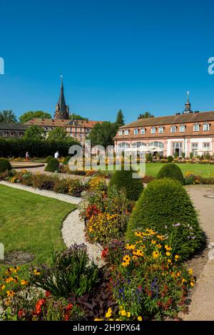 Jardin de plaisir avec château et orangerie, Erbach, Odenwald, Hesse, Allemagne Banque D'Images