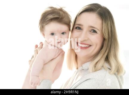 Mère avec bébé, fille, 3 mois, Bade-Wurtemberg, Allemagne Banque D'Images