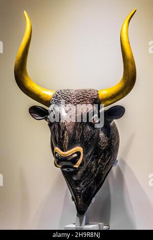 Rhyton à tête de taureau en pierre (15th siècle av. J.-C.), musée archéologique avec les plus importantes découvertes de la culture minoenne, Héraklion, Crète, Héraklion Banque D'Images