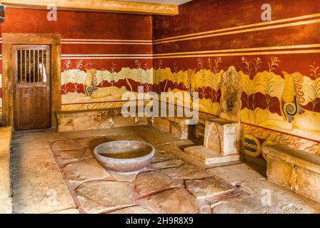 Salle du trône de Minos (1500-1400 av. J.-C.), palais minoen de Knossos construit par le roi Minos entre 2100 et 1800 av. J.-C., Crète, Knossos, Crète, Grèce Banque D'Images