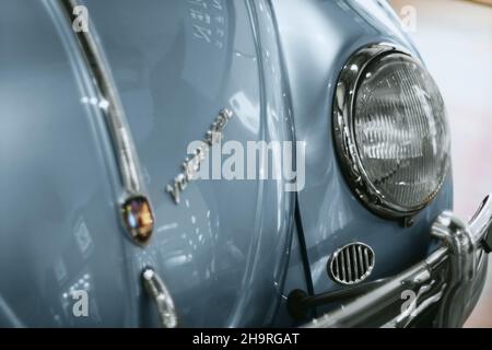 Izmir, Turquie - 21 juin 2021 : gros plan d'une voiture bleue de coléoptère Volkswagen produite en 1963.Éditorial tourné à Izmir Turquie. Banque D'Images