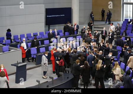 Berlin, Allemagne.08th décembre 2021.Au Bundestag pour l'élection du nouveau Chancelier fédéral dans le bâtiment Reichstag (photo de Simone Kuhlmey/Pacific Press) crédit: Pacific Press Media production Corp./Alay Live News Banque D'Images