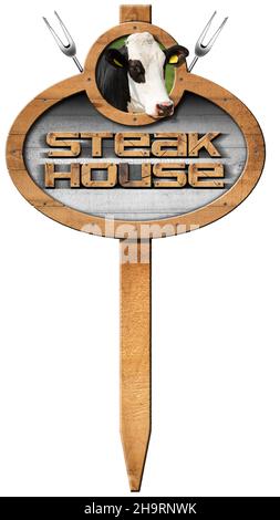 Panneau ovale en bois et rond avec poteau, texte Steak House, tête de vache et deux fourchettes.Isolé sur fond blanc. Banque D'Images