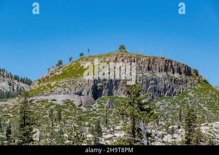 La belle vue sur la montagne de sacoches Lake dans Inyo National Forest Banque D'Images