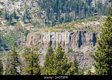 La belle vue sur la montagne de sacoches Lake dans Inyo National Forest Banque D'Images