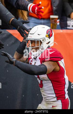 Chicago, Illinois, USA. 05th Dec, 2021. - Cardinals #86 Zach Ertz warms up  before during the NFL Game between the Arizona Cardinals and Chicago Bears  at Soldier Field in Chicago, IL. Photographer: