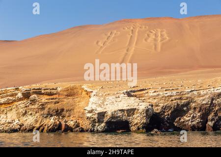 Candélabre du géoglyphe préhistorique des Andes, Réserve nationale de Parakas, Pérou, Amérique du Sud Banque D'Images