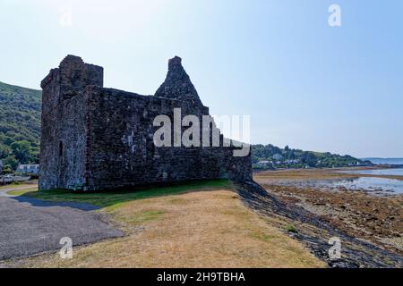 La ruine du château de Lochranza au milieu de Lochranza sur l'île d'Arran.Lochranza , Arran, North Ayrshire, Écosse - 21st juillet 2021 Banque D'Images