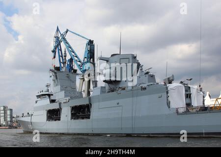 Hambourg Hafen - Fregatte F223 / Port de Hambourg - Frigate F223 Banque D'Images
