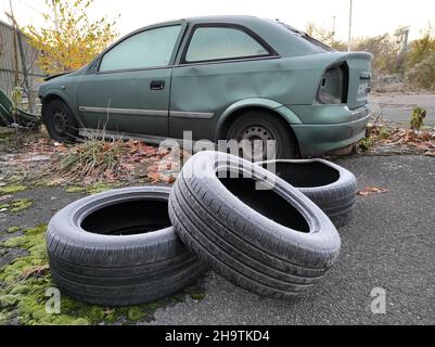 Porte-voitures sur un parking, Allemagne, Rhénanie-du-Nord-Westphalie, région de la Ruhr, Bochum Banque D'Images