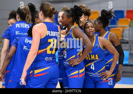 Prague, République tchèque.08th décembre 2021.Les joueurs de basketball de Montpellier après le match de basket-ball Eurolega Women groupe A, 8th: USK Praha vs Lattes Montpellier à Prague, République Tchèque, 8 décembre 2021.Crédit : Ondrej Deml/CTK photo/Alay Live News Banque D'Images