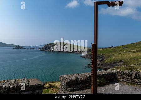 Blasket Islands et Dunmore dirigez-vous sous un ciel bleu et nuageux vu de Slea Head dans la péninsule de Dingle Banque D'Images