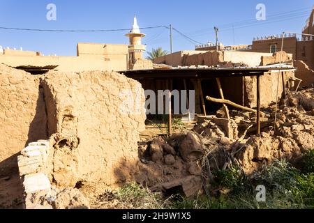 Ruines de l'architecture arabe traditionnelle en brique de boue à Ushaiqer, Arabie Saoudite Banque D'Images