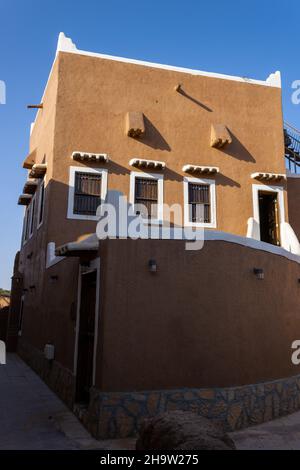 Maison arabe traditionnelle restaurée en brique de boue à Ushaiqer, Arabie Saoudite Banque D'Images