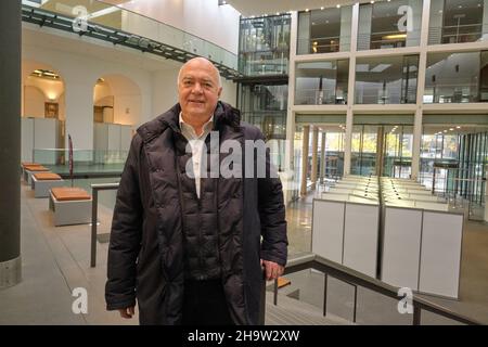 '24.11.2021, Allemagne, Brême, Brême - Kurt Zech, entrepreneur de Brême, PDG de Zech Group se, a de nouveau participé à la mise en place d'une nouvelle vaccination Banque D'Images