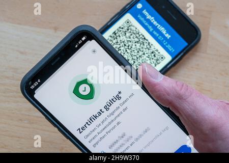 CovPassCheck, pour vérifier le certificat de vaccination numérique, sur un smartphone, vaccinations contre le virus Corona, Covid-19, preuve de vaccination, D Banque D'Images