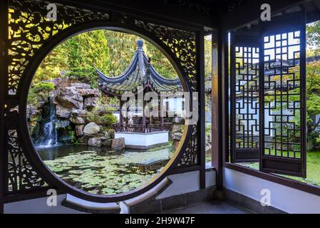 '30.09.2021, Allemagne, Rhénanie-du-Nord-Westphalie, Bochum - jardin chinois, jardin botanique de la Ruhr-Université Bochum.Le jardin chinois Qian Yuan, b Banque D'Images