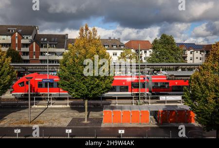 '15.10.2021, Allemagne, Rhénanie-du-Nord-Westphalie, gare Iserlohn - Iserlohn.La station Iserlohn est le point d'arrêt situé dans le centre d'Iserl Banque D'Images