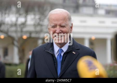 Washington, États-Unis.08th décembre 2021.Le président Joe Biden part de South Lawn en route vers la base conjointe Andrew à la Maison Blanche à Washington DC, aux États-Unis.Crédit : SOPA Images Limited/Alamy Live News Banque D'Images
