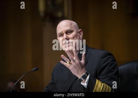 L'amiral Christopher W. Grady, USN, comparaît devant une audience de nomination du Comité sénatorial des services armés pour son renouvellement de mandat au grade d'amiral et pour être vice-président des chefs d'état-major interarmées, dans l'immeuble du Bureau du Sénat Dirksen à Washington, DC, Etats-Unis, le mercredi 8 décembre 2021.Photo de Rod Lamkey/CNP/ABACAPRESS.COM Banque D'Images