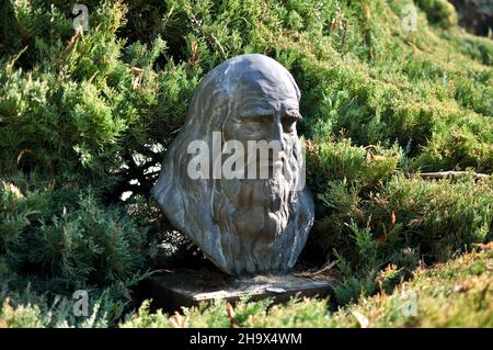 Le buste en bronze de Léonard de Vinci au parc METU.Da Vinci est peintre, théoricien, sculpteur et architecte, l'un des artistes les plus célèbres d'Italie Banque D'Images