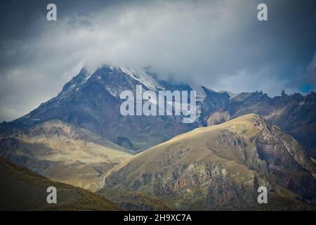 montagnes enneigées. kazbek Banque D'Images