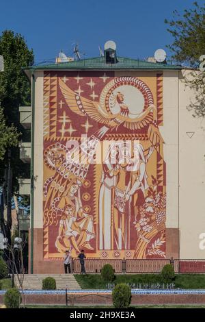 SAMARKAND, OUZBÉKISTAN - 27 AVRIL 2018 : décoration sgraffito sur un mur à Samarkand, Ouzbékistan Banque D'Images