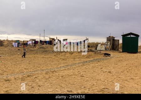 MUYNAQ, OUZBÉKISTAN - 22 AVRIL 2018 : blanchisserie en ligne dans l'ancienne ville portuaire de Moynaq Mo ynoq ou Muynak, Ouzbékistan Banque D'Images