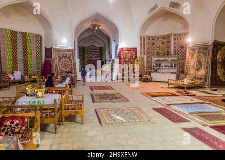 BOUKHARA, OUZBÉKISTAN - 30 AVRIL 2018 : intérieur du domeTaki (Toqi) Zargaron à Boukhara, Ouzbékistan Banque D'Images