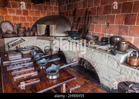 MANILLE, PHILIPPINES - 27 JANVIER 2018: Cuisine de la maison coloniale Casa Manille dans le district d'Intramuros de Manille. Banque D'Images