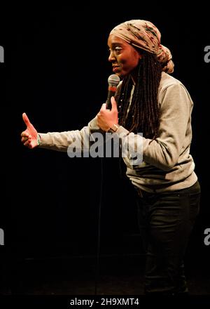 Athena Kugblenu, Stand Up Comedian, Southend Comedy Festival, Southend-on-Sea, Essex © Clarissa Debenham / Alamy Banque D'Images