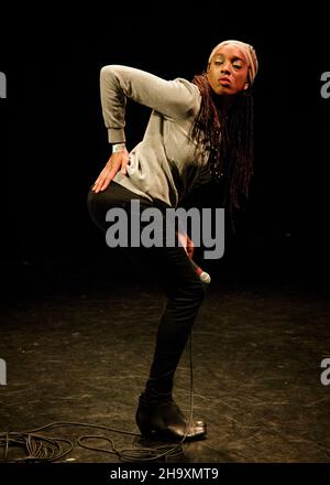 Athena Kugblenu, Stand Up Comedian, Southend Comedy Festival, Southend-on-Sea, Essex © Clarissa Debenham / Alamy Banque D'Images