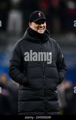 Milan, Italie.07 décembre 2021.Jurgen Klopp, entraîneur en chef du FC Liverpool, se présente avant le match de football de la Ligue des champions de l'UEFA entre l'AC Milan et le FC Liverpool.Credit: Nicolò Campo/Alay Live News Banque D'Images